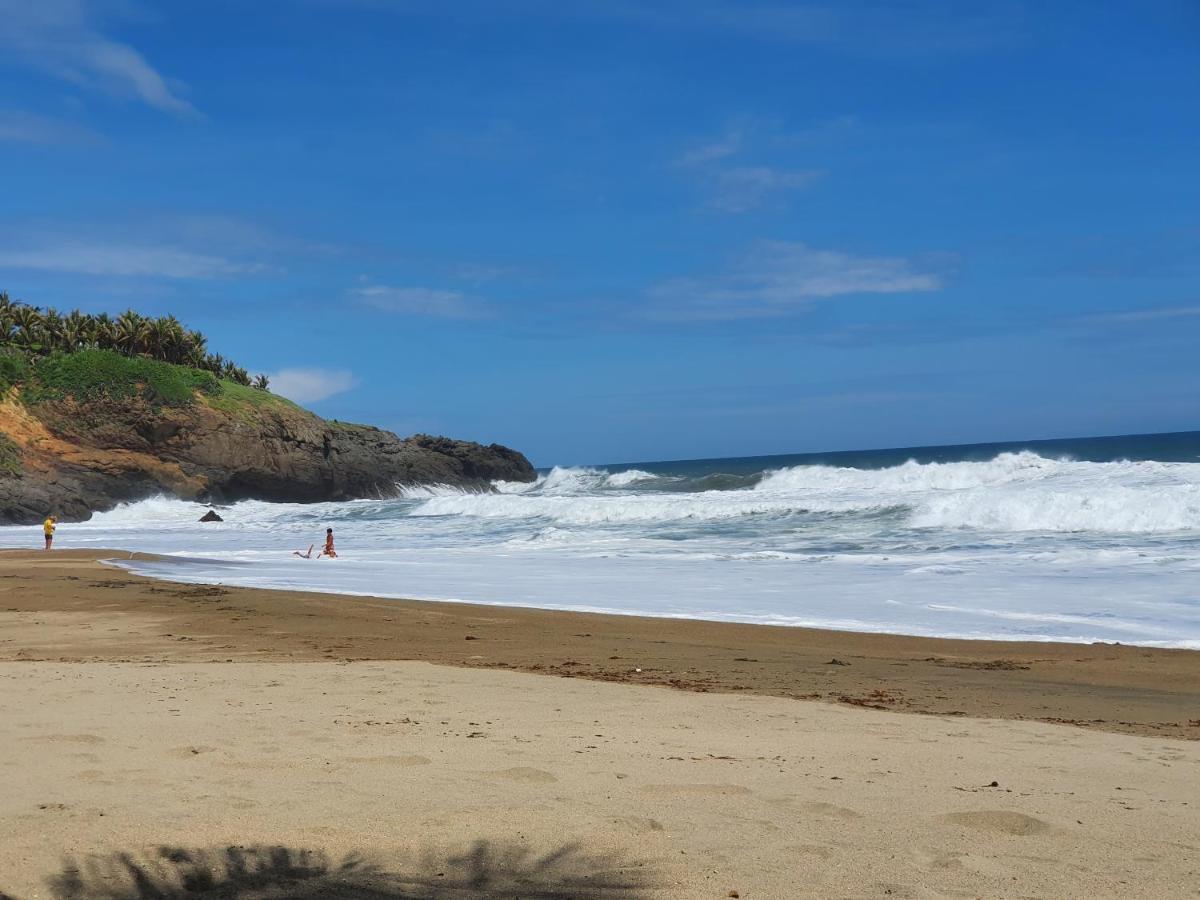 Bungalows La Perla Playa Azul Esterno foto